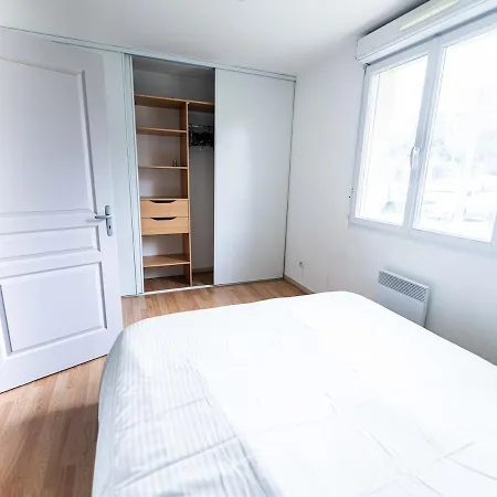 Maison 2 Avec Terrasse, 2 Parkings Et Piscine ニーム